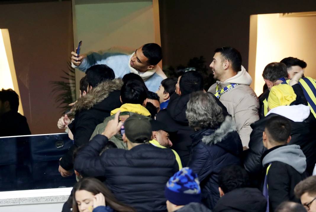 Fenerbahçe Fatih Karagümrük maçından çok özel fotoğraflar: Geri dönüş coşkusu tribünlere böyle yansıdı 9